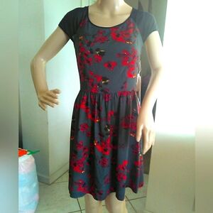 BNWT BLACKISH GREY DRESS W/ RED FLOWERS BY KENSIE SZ. SM OUTSIDE ZIPPER